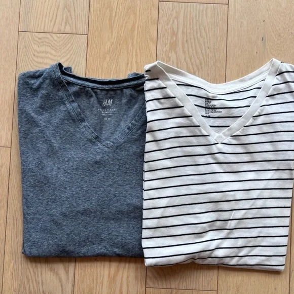 Bundle of 4 Men’s Graphic and Striped T-Shirts Set. All size Mdeium - Picture 4 of 8